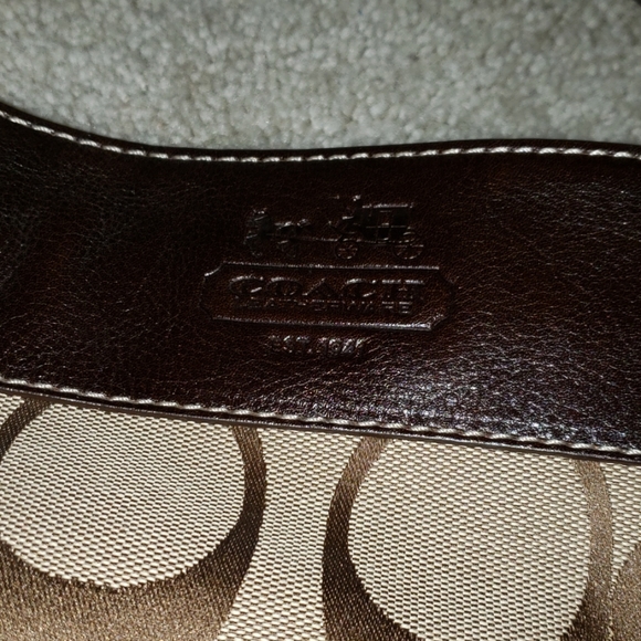 LIKE NEW Coach shoulder bag - Picture 2 of 7